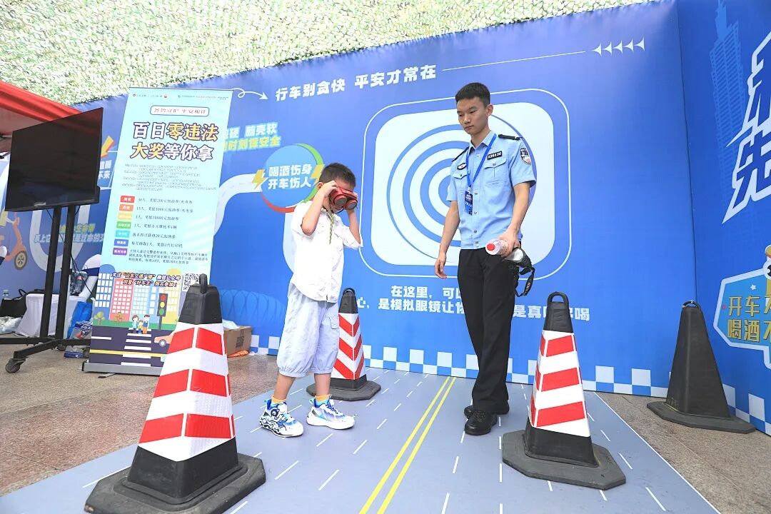 把平安带回家！“齐鲁守护·平安相伴”主题宣防活动点亮泉城广场